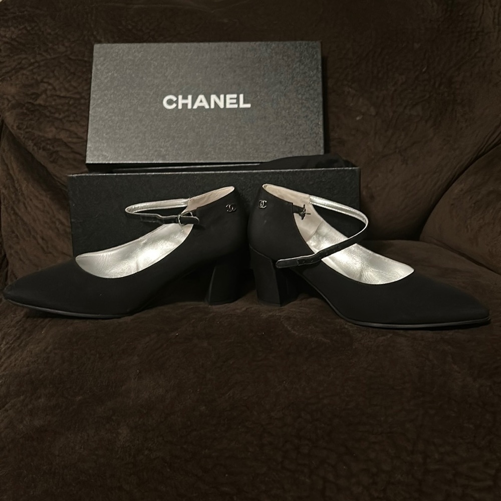 Chanel Mary Jane block heels size 36 1/2